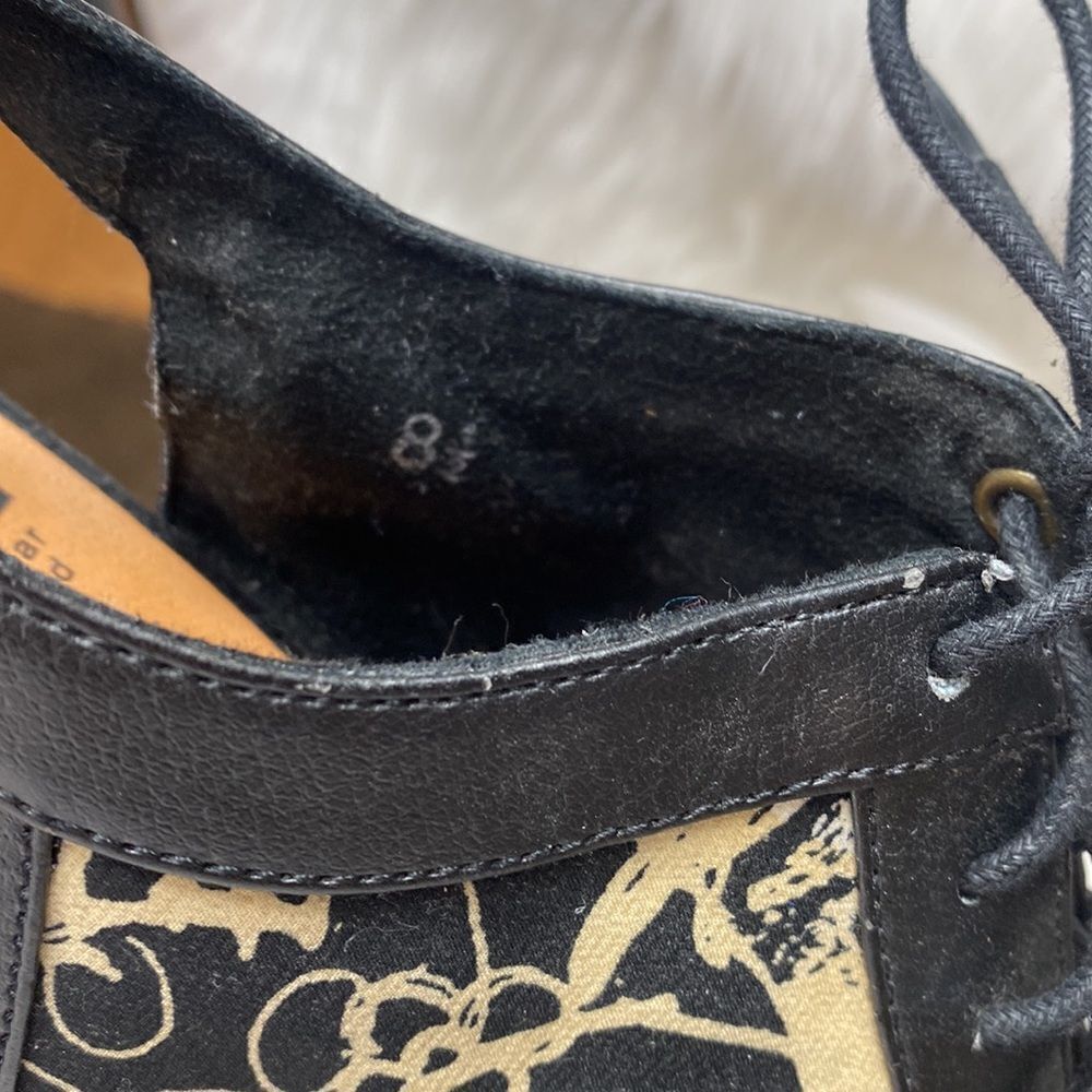 BC FOOTWEAR Wedge Black Skulls Sandals - Picture 6 of 6